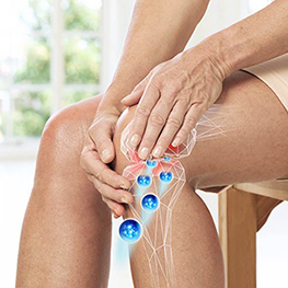 A women with knee pain experiencing knee pain relief from Voltaren